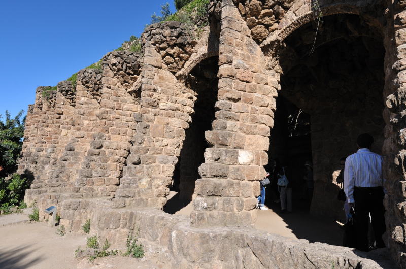 グエル公園[Parc Güell]、ヤシの木がモチーフの柱廊