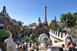 正門脇には門衛館がある