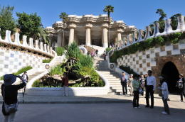 正門側から見たグエル公園