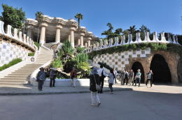 正門側から見たグエル公園