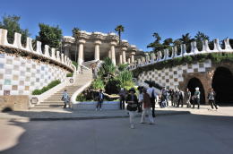 正門側から見たグエル公園