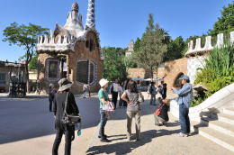 正門脇の門衛館、グエル公園