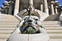 ドラゴンは地下貯水槽の放水口になっている