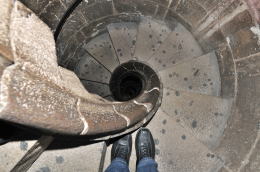 塔内部の螺旋階段