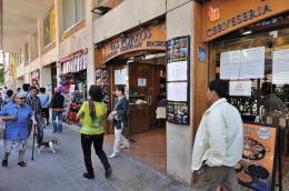 レストラン [PORXOS] 前の通り