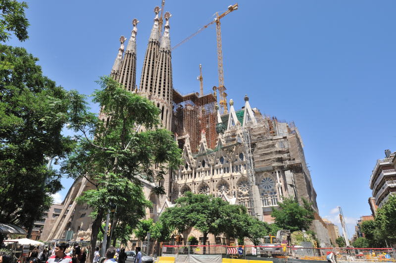 受難の門方向から眺めた、サグラダ・ファミリア