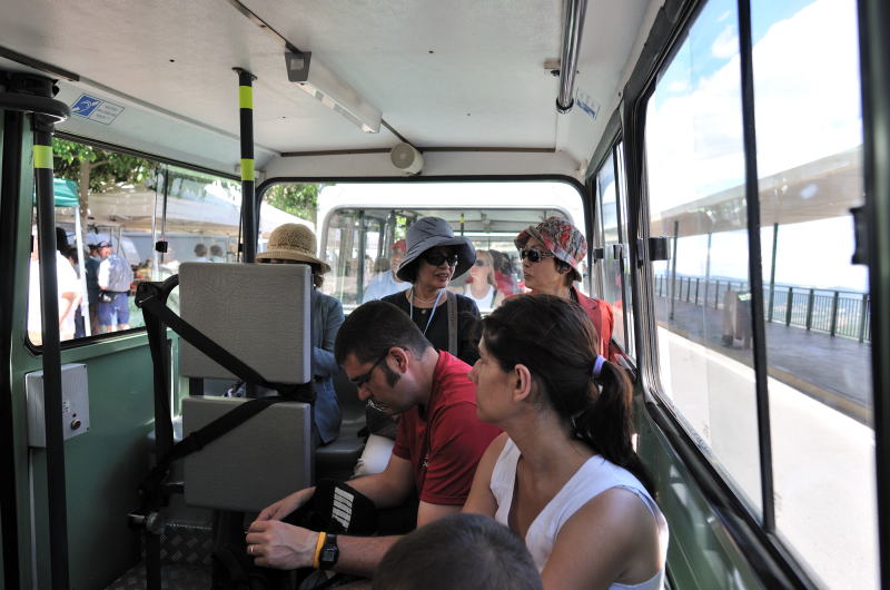 モンセラート展望台付近から大聖堂までは、ミニバスが運行している