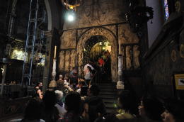 側廊にある彫刻や絵画など