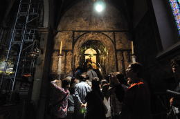 側廊にある彫刻や絵画など