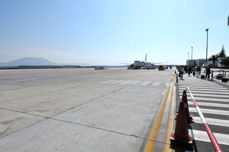 搭乗してきたSpanair機、バルセロナからグラナダ空港まで約370kmを飛行してきた