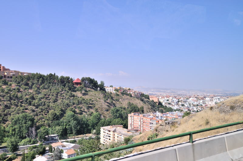 アルハンブラ宮殿[Palacio de la Alhambra]へ向かう途中のグラナダ市街