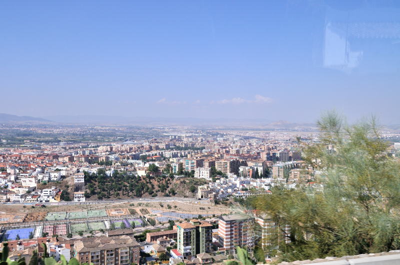 アルハンブラ宮殿[Palacio de la Alhambra]へ向かう途中のグラナダ市街