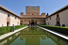 アラヤネスの中庭[Patio de los Arrayanes]