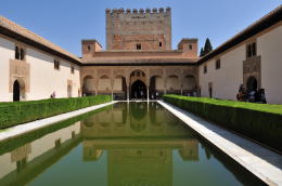 アラヤネスの中庭[Patio de los Arrayanes]