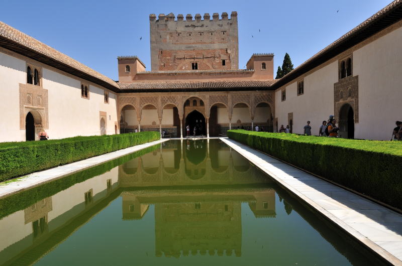 アラヤネスの中庭[Patio de los Arrayanes]