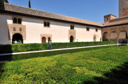 アラヤネスの中庭[Patio de los Arrayanes]