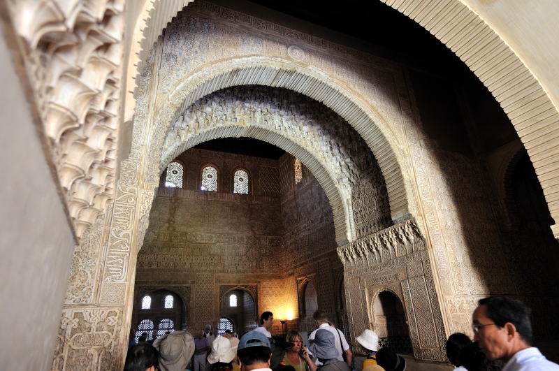 祝福の間[Sala de la Barca]から見る、大使の間[Salón de Comares]