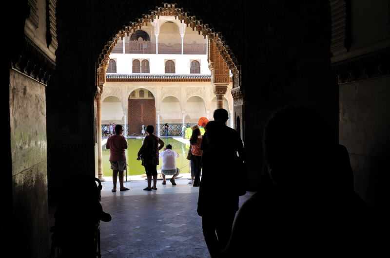 大使の間[Salón de Comares]から望むアラヤネスの中庭