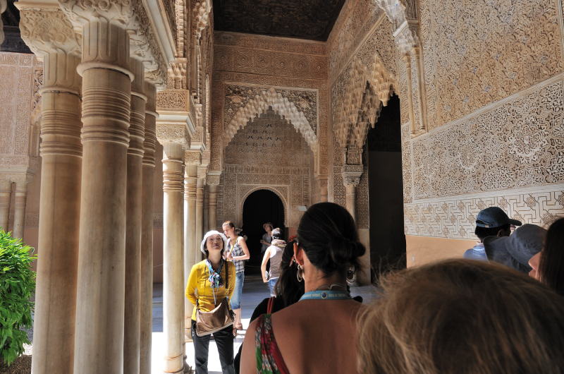ライオンの中庭[Patio de los Leones]、西側の拱廊