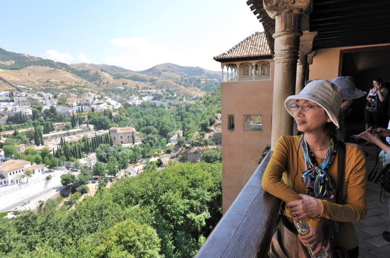 コマレスの塔の東側にある、橋廊(はしろう)