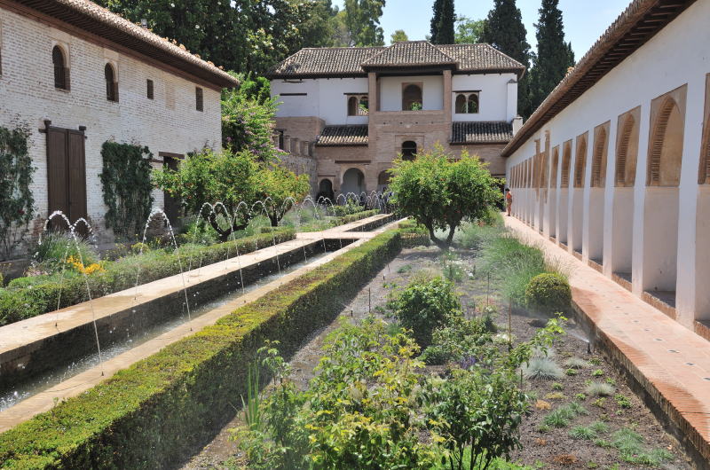 �w�l�����t�F�̃A�Z�L�A(�x��)�̒���[Patio de la Acequia]