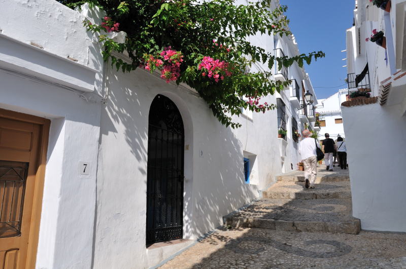 フリヒリアナ[Frigiliana]の町並みを巡る、小道の散策