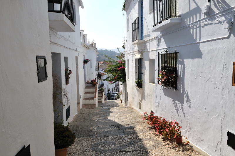 フリヒリアナ[Frigiliana]の町並みを巡る、小道の散策