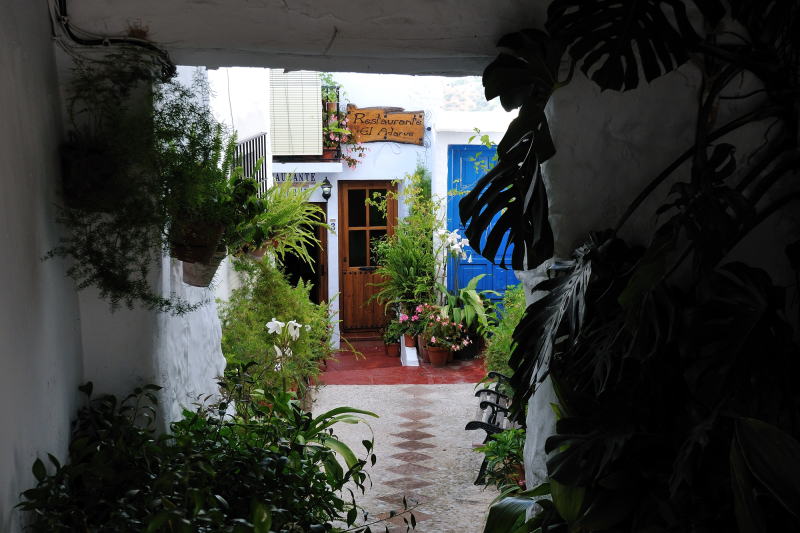 フリヒリアナ[Frigiliana]の町並みを巡る、小道の散策