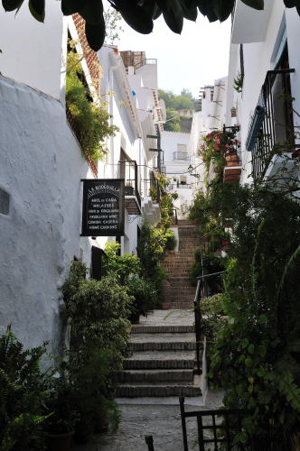 フリヒリアナ[Frigiliana]の町並みを巡る、小道の散策(ガラル通り)