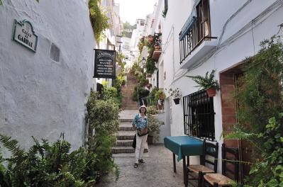フリヒリアナ[Frigiliana]の町並みを巡る、小道の散策(ガラル通り)