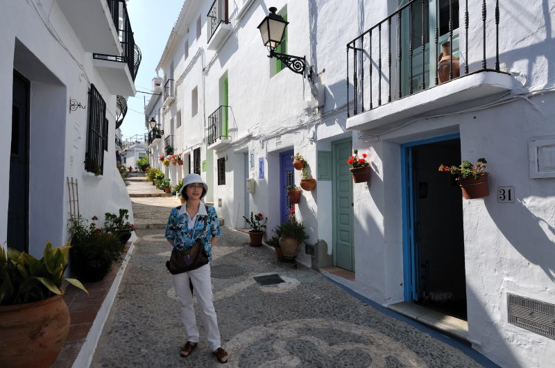 フリヒリアナ[Frigiliana]の町並みを巡る、小道の散策「南東方向」(アルタ通り)