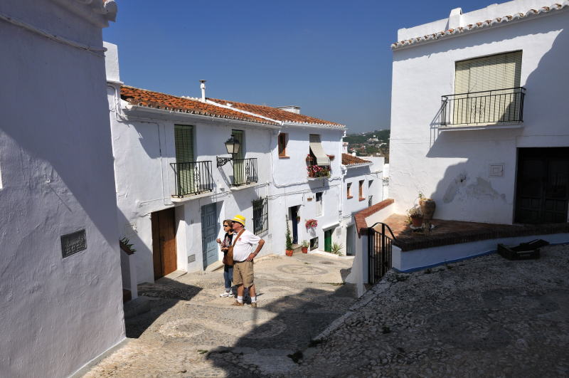 フリヒリアナ[Frigiliana]の町並みを巡る、小道の散策「南東方向」(アルタ通り)