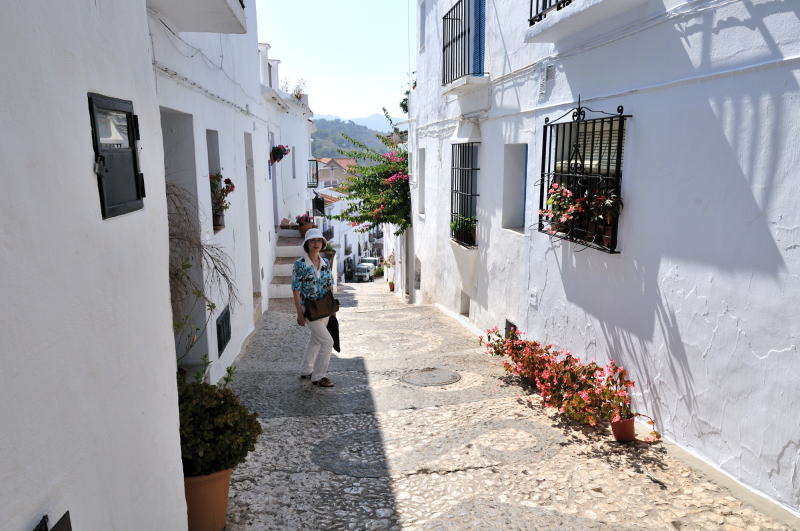 フリヒリアナ[Frigiliana]の町並みを巡る、小道の散策