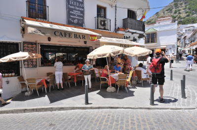 昼食の[BAR PORRAS]