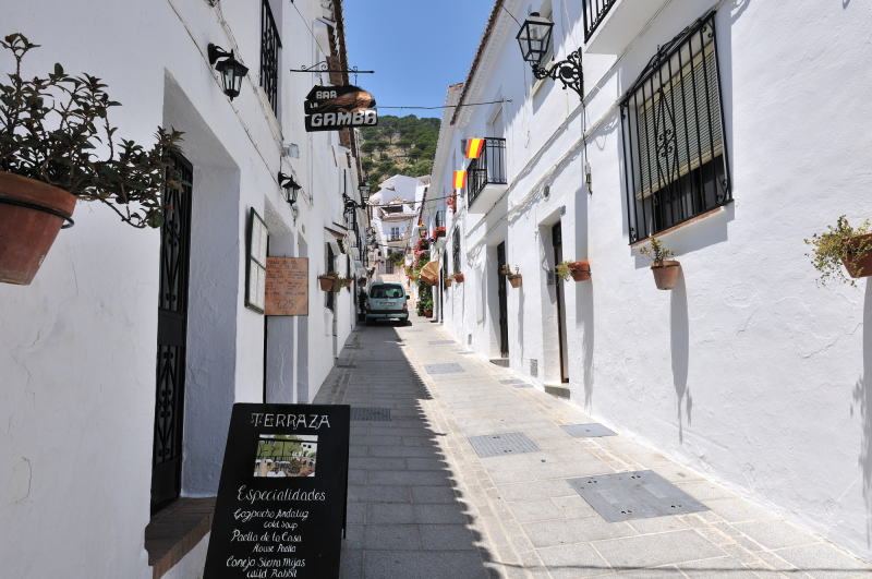 ミハスで最も美しいと言われている、サン・セバスチャン通り[Calle San Sebastián]