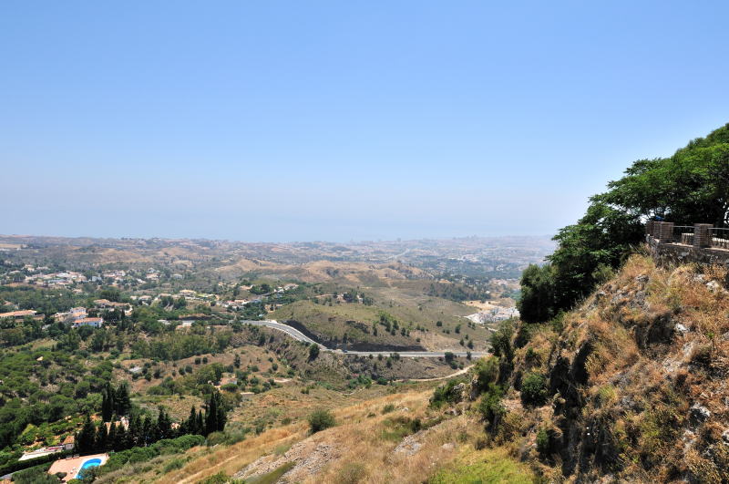 展望台からの眺め、前方は地中海