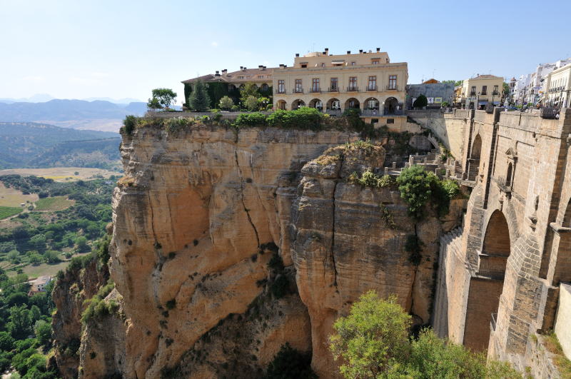 断崖の上に立つパラドール・デ・ロンダ[Parador de Ronda]