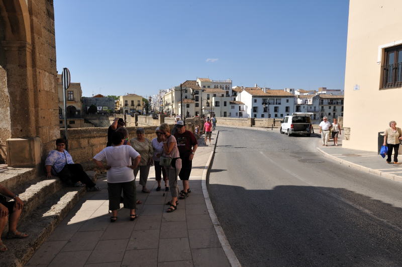 ヌエボ橋[Puente Nuevo]の袂から新市街を望む