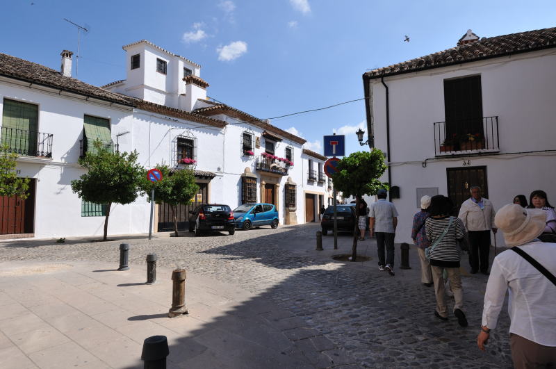 旧市街の散策「テノリオ通り」