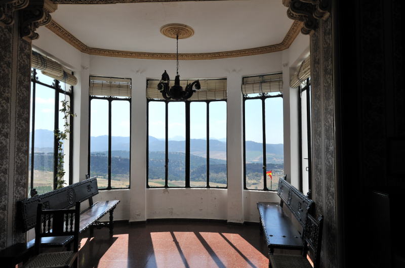 旧市街、テノリオ通りにある[CASA DON BOSCO]