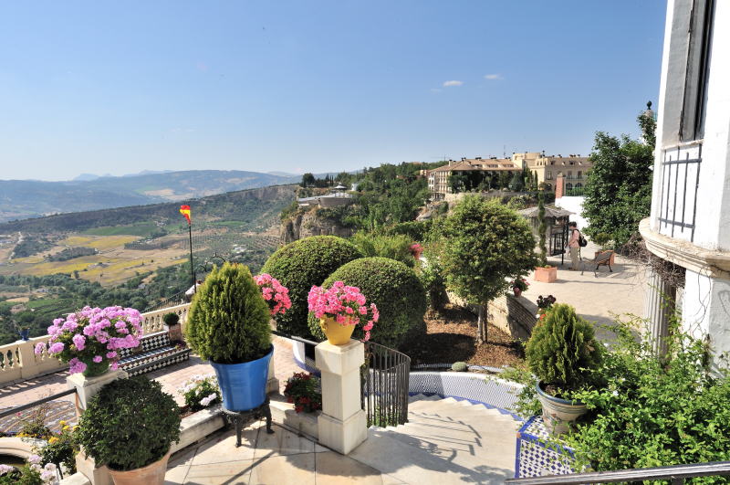 旧市街、テノリオ通りにある[CASA DON BOSCO]