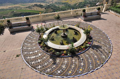 旧市街、テノリオ通りにある[CASA DON BOSCO]の庭園