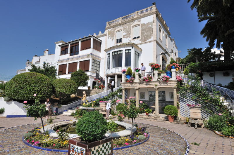 旧市街、テノリオ通りにある[CASA DON BOSCO]の庭園