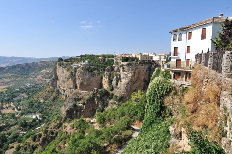 旧市街から望むロンダの断崖