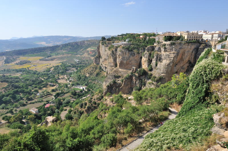 旧市街から望むロンダの断崖