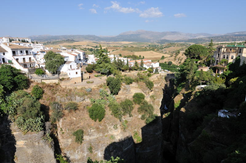 グアダレビン川[Rio Gua- dalevín]の浸食によって造られた深い渓谷