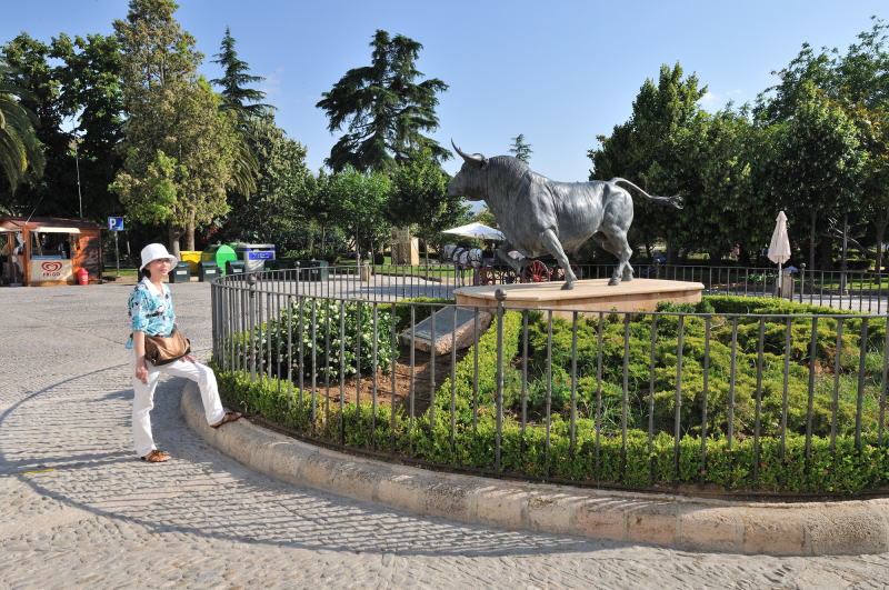 闘牛場脇にある広場