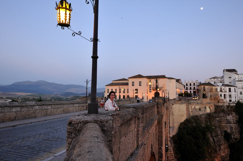 夕暮れのロンダ、ヌエボ橋にて