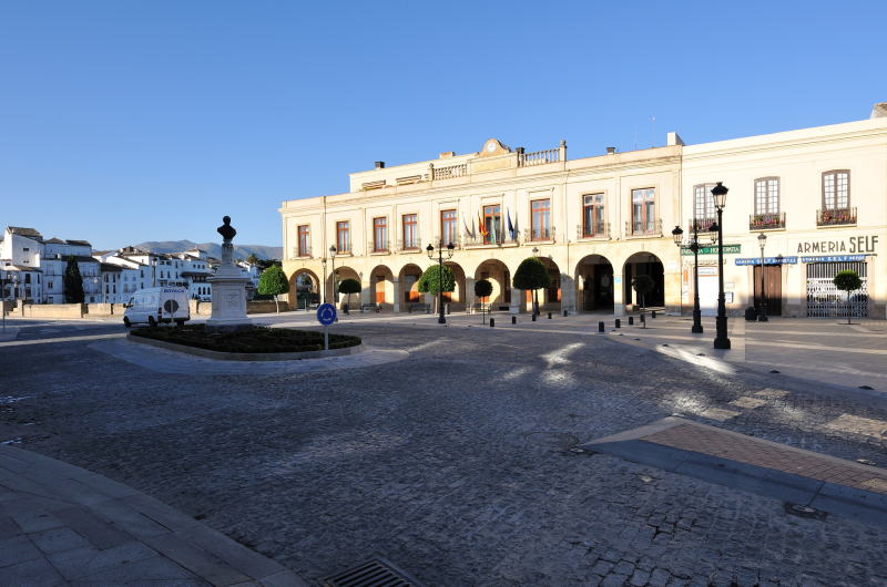 パラドール・デ・ロンダ前のスペイン広場[Plaza de España]