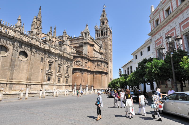 カテドラル[Catedral]、中央の塔はヒルダ(風見)の塔[La Giralda]